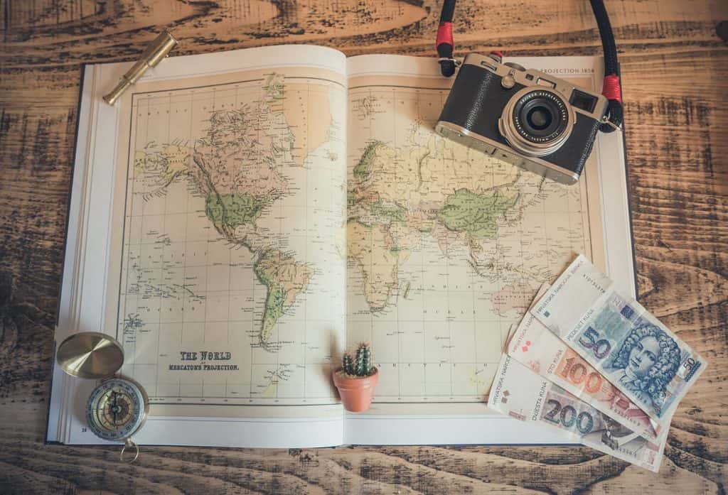 Phot: map, camera & travel money