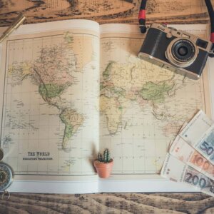 map-chris-lawton-346402-unsplash Phot: map, camera & travel money